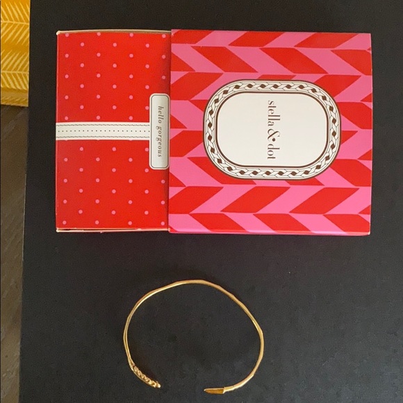 ➡️➡️ Stella and Dot Gilded Arrow Bangle - Picture 3 of 11